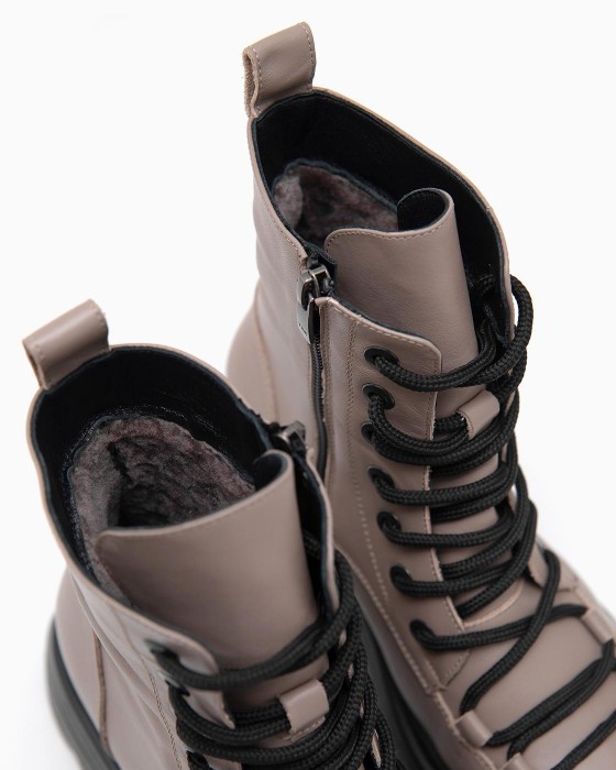 Бежевые ботинки ROU на меху c черной подошвой