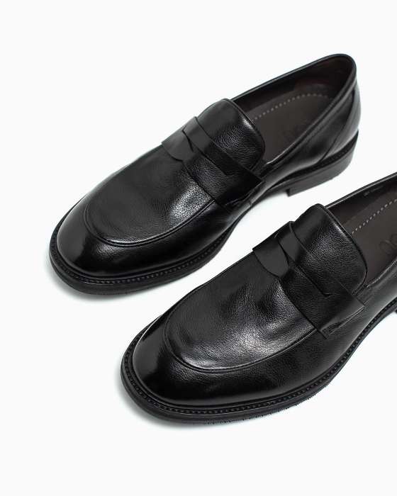 Лоферы ROU с зернистой кожей черные