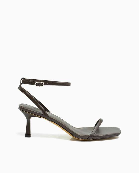 Босоножки ROU с квадратным каблуком коричневые