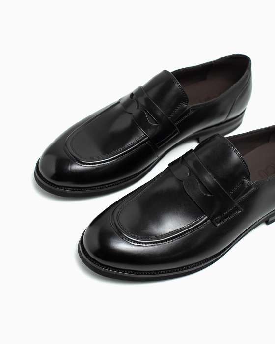 Лоферы ROU из полуглянцевой кожи черные