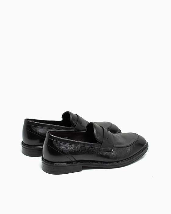 Лоферы ROU с зернистой кожей черные