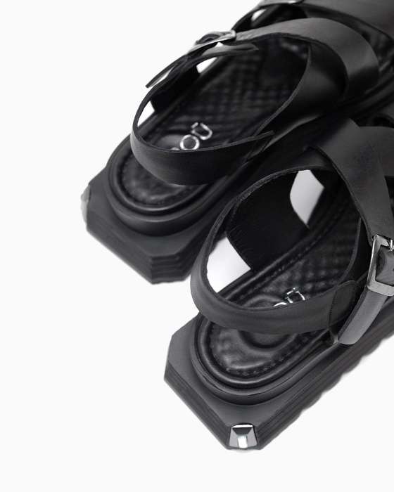 Массивные черные сандалии ROU с декором на пятке